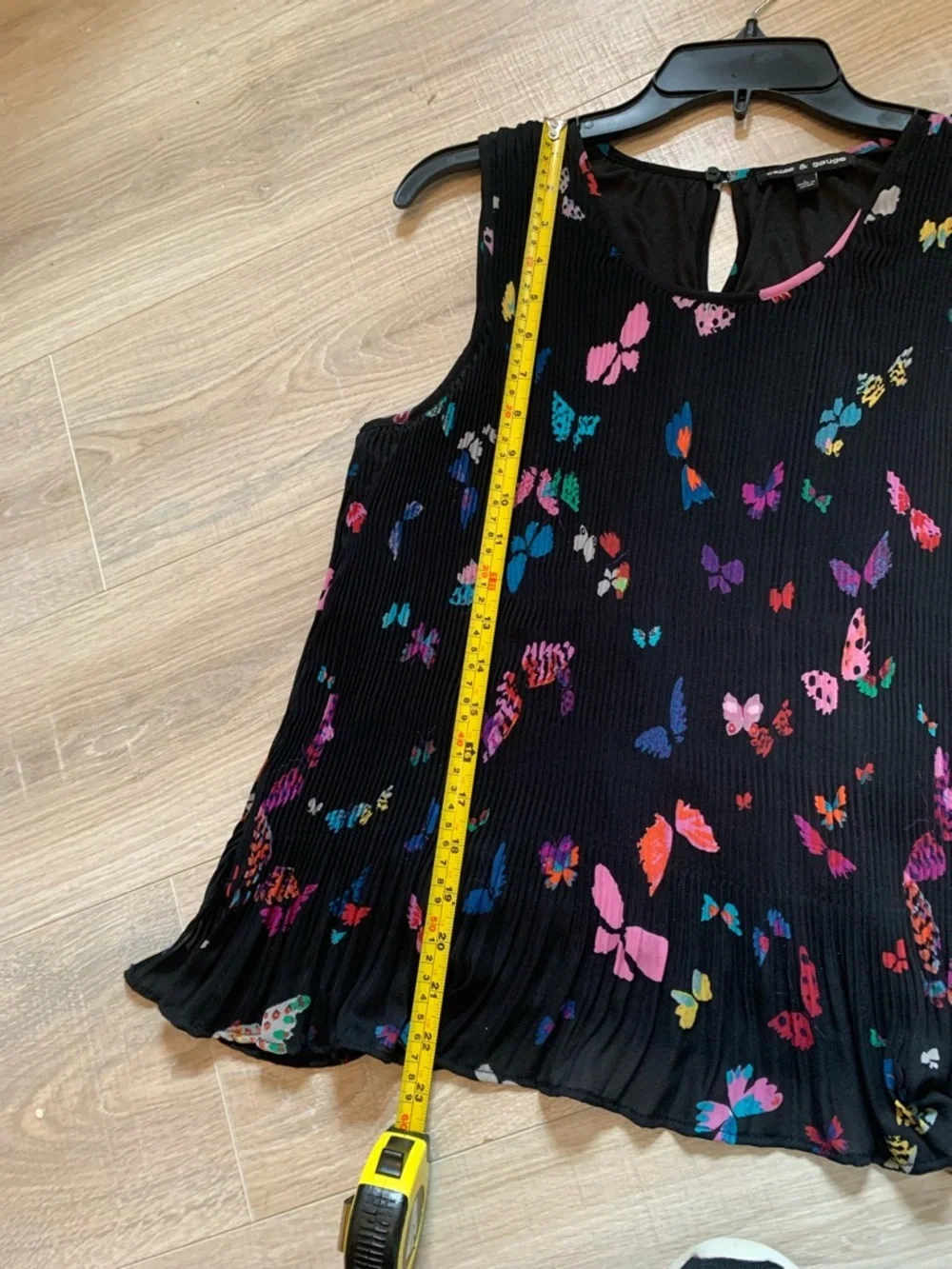 Cable and Gauge Sleeveless Blouse - Picture 5 of 6